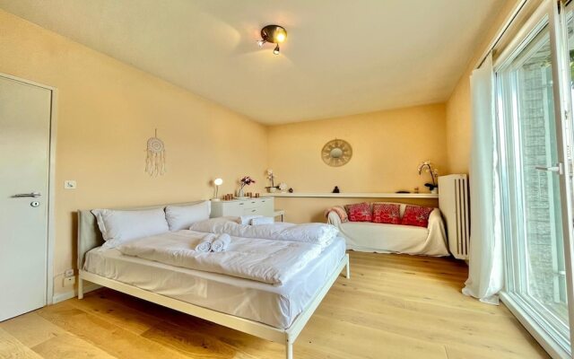 Peace Over the Lake Room 1