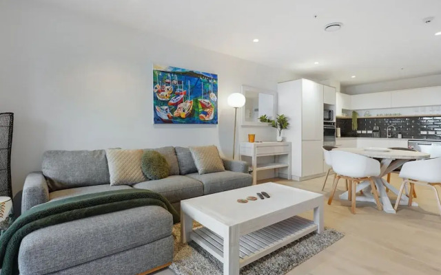 Groovy Apt Close to Onehunga Mall Centre