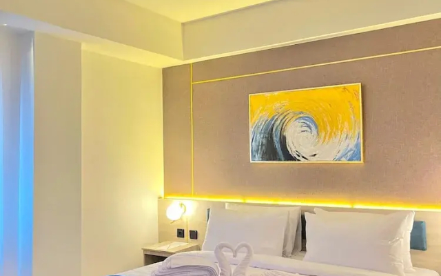 LYNN Hotel Tuban