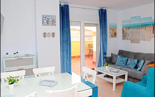 Apartamento en segunda linea, con piscina comunitaria