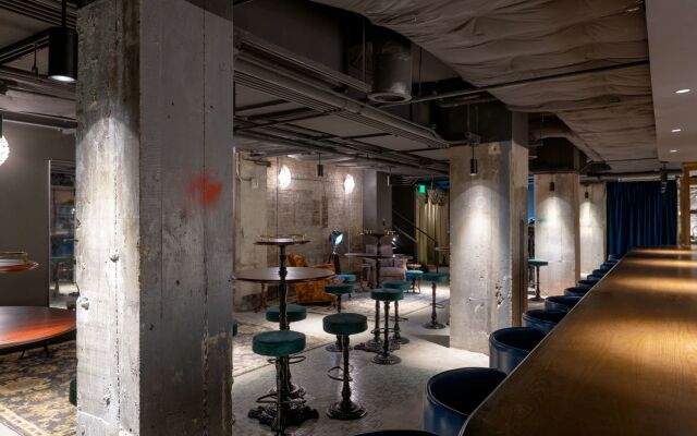 Hotel Fort Des Moines, Curio Collection by Hilton