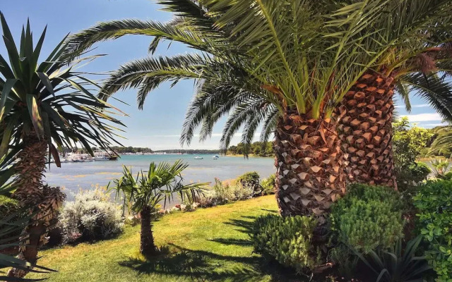 Airconditioned Studio Apartment With Seaview