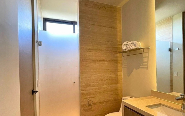 New Downtown Condo with Rooftop Pool