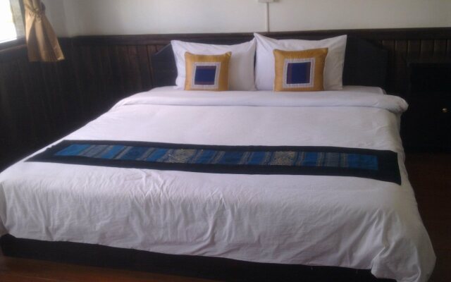 Huaysay Riverside Hotel