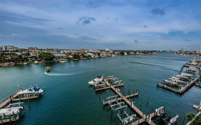 Waterfront Breeze Condo Condo