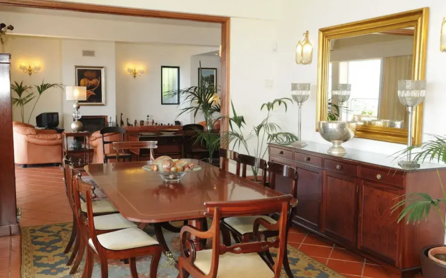 An Uninterrupted 180º Overlooking the Atlantic Ocean