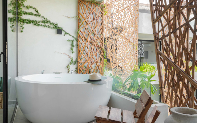 Jade Tulum