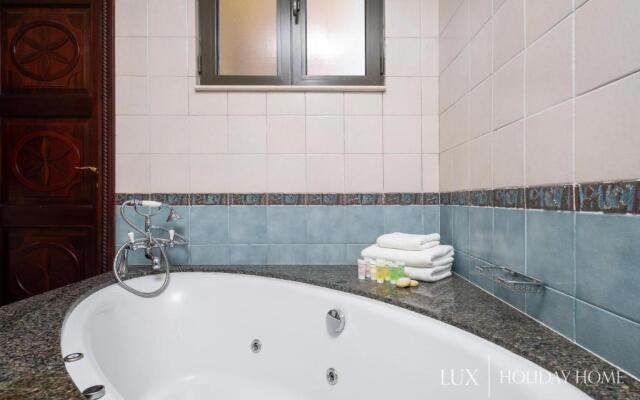 LUX - The Savoy Palm Villa