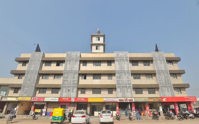 OYO 11718 Hotel Shivarth