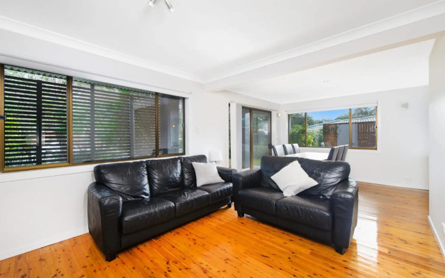 BONNY BEACH HOUSE - Holiday Accomodation with Pool