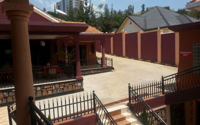 Cari Hotel