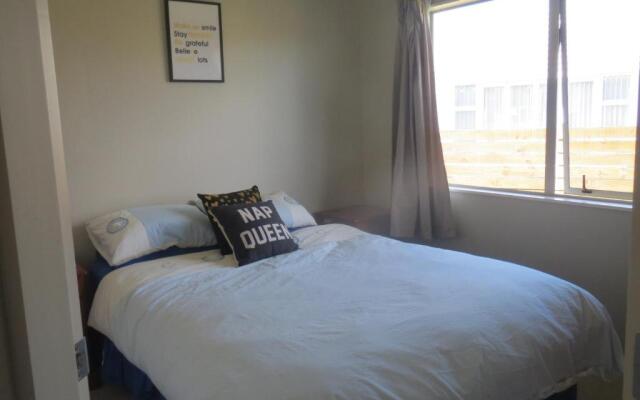 Hosts on the Coast Harbour Views