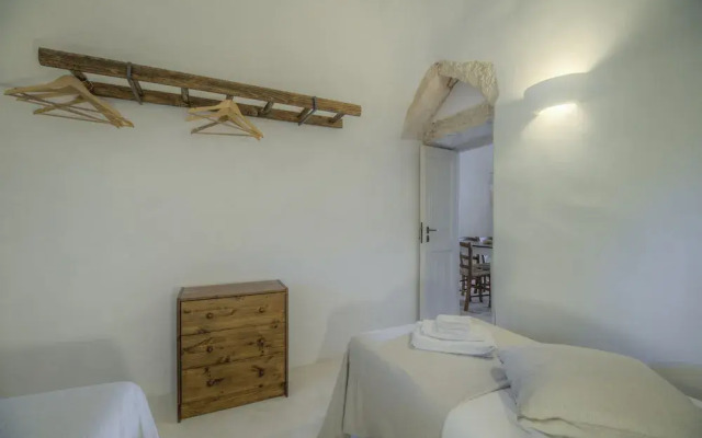 Trullo Grotta Cisternino by Typney