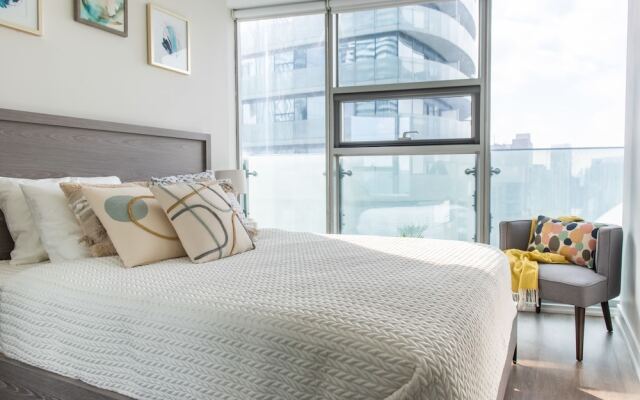 Quickstay - Trendy 2-Bedroom Condo (Amazing Cn Tower Views)