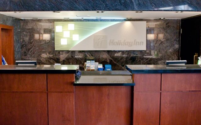 Holiday Inn Oakville Centre by IHG