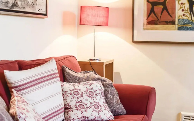 Smart 2 bedroom flat near Pimlico Tube