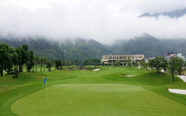 Diamond Bay Golf & Villas