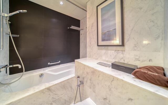 Address Dubai Mall - 2213- DT