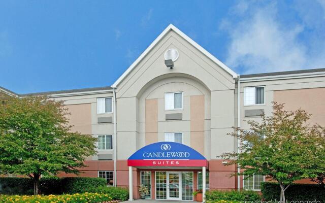 Sonesta Simply Suites Chicago Waukegan