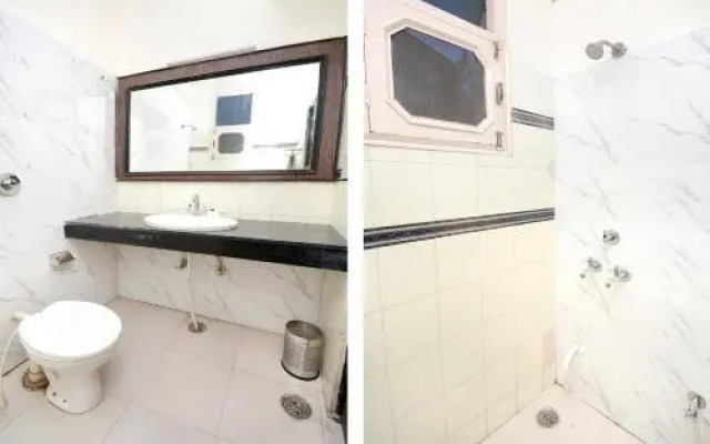 Hotel Ra Flora by OYO Rooms