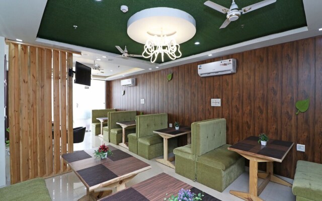 Oyo 14909 Hotel Vivid