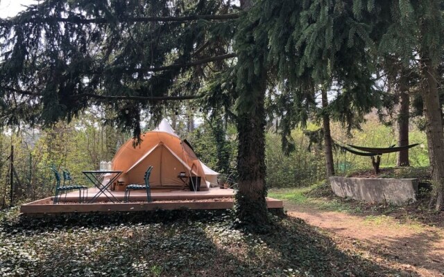 Cosy Wooden Cabin and Bell Tent in Leafy Budapest