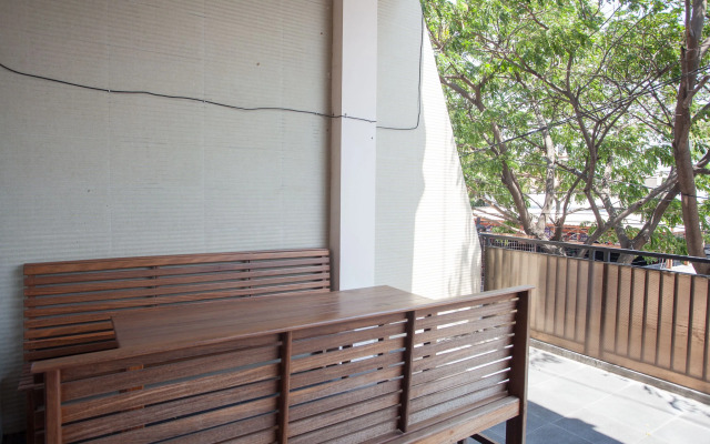 RedDoorz near Taman Flora