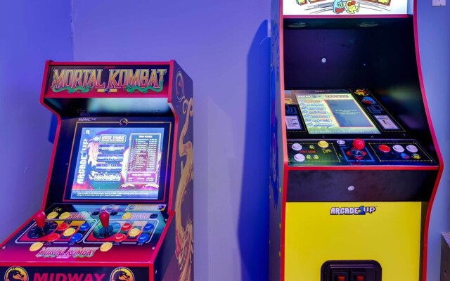 Stunning Tobyhanna Home w/ Lake Access + Kayaks!