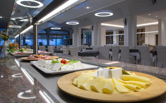 Acharavi Beach Hotel