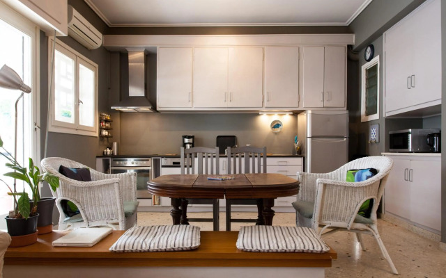 2 Bedroom Artist's Apartment - So Athens