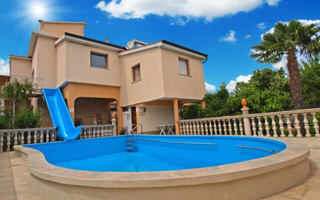 Apartments Vrcevan 811