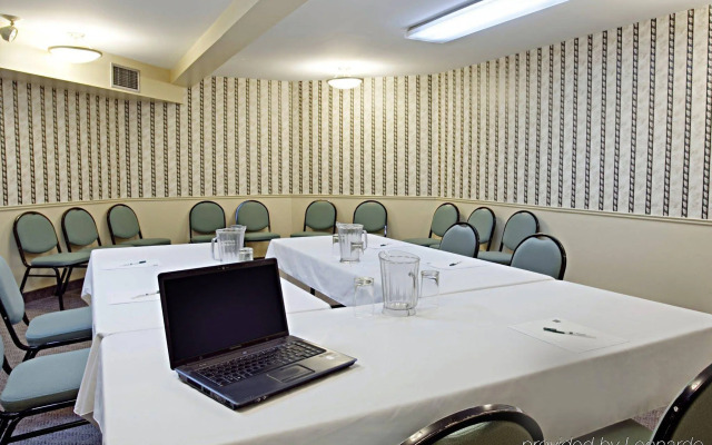 Quality Hotel & Suites