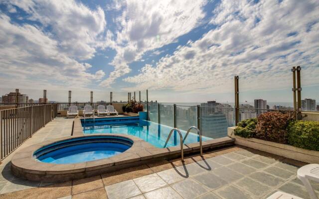 Urban Getaway Near the Sea