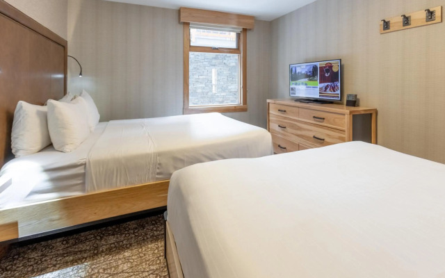 Moose Hotel And Suites
