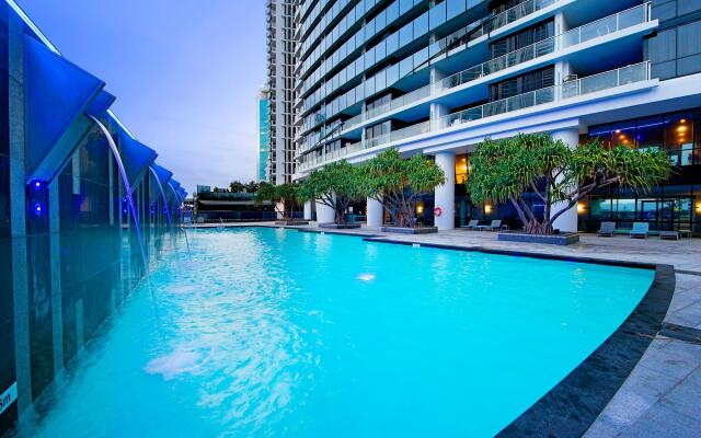 Circle on Cavill - Private Apartments