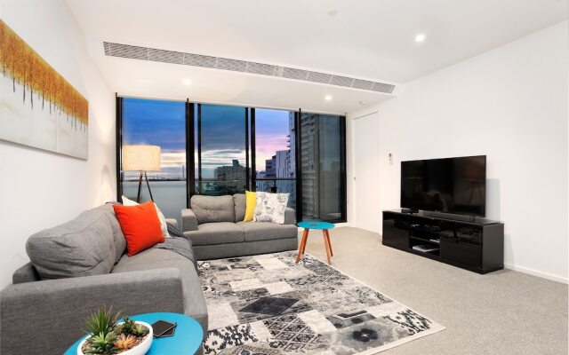 StayCentral on Lonsdale