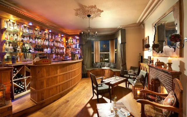 Poppies Hotel