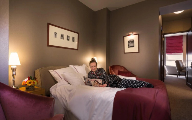 Hotel Giraffe by Library Hotel Collection