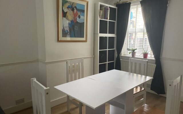 Impeccable 2-bed House in Leytonstone East London