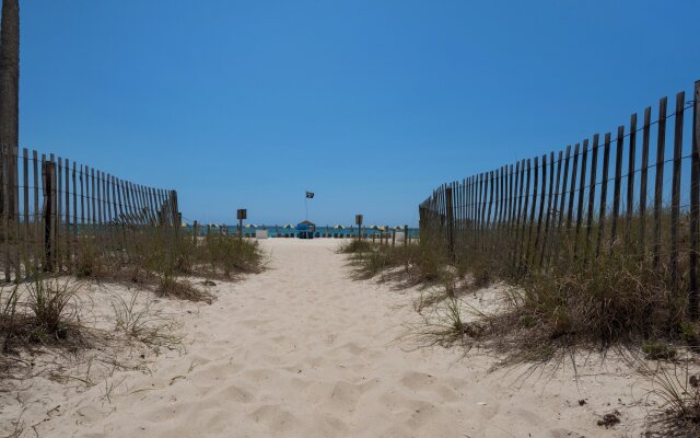 Beach Tower Beachfront Hotel, a By The Sea Resort