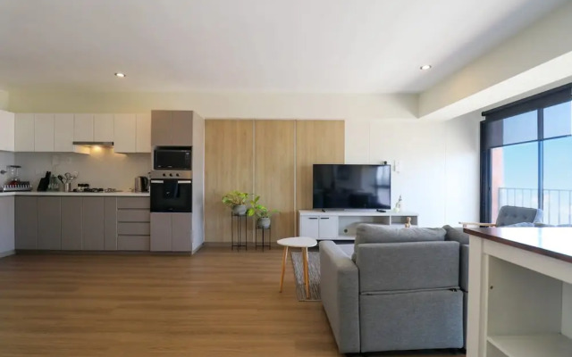 w Artistic 2BR With Balcony in Miraflores