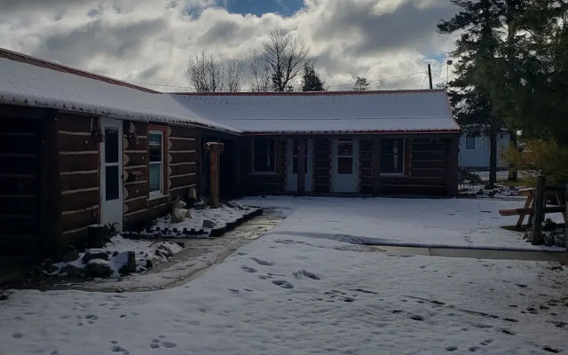 Birchwood Motel