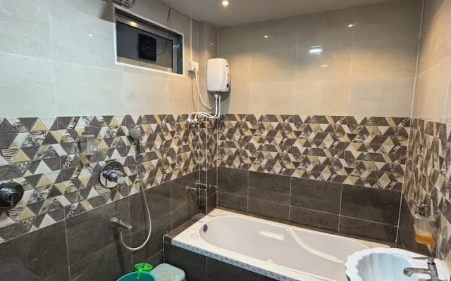 sea royal rooms and cafe