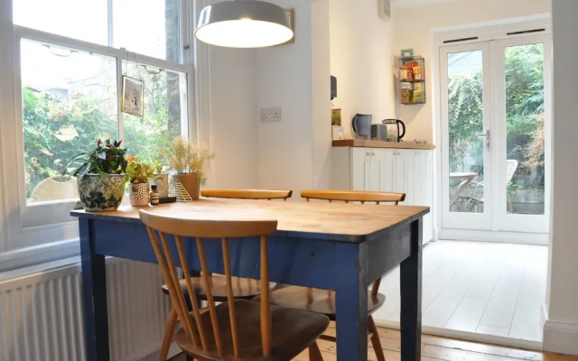 Modern 2 Bedroom North London Apartment