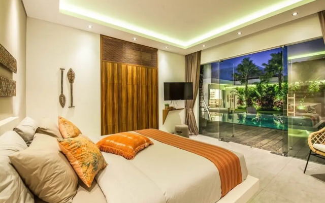 Stunning 6 Bedroom Villa Only 400m to the Beach