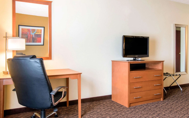 Clarion Hotel & Suites University - Shippensburg