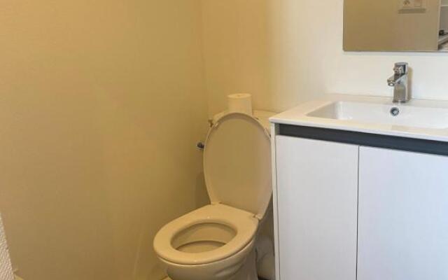 Joli studio calme et lumineux