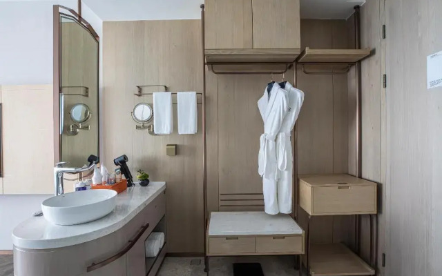 voco Chongqing Chaotianmen by IHG