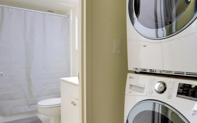 Stay with Comfort in Crystal City