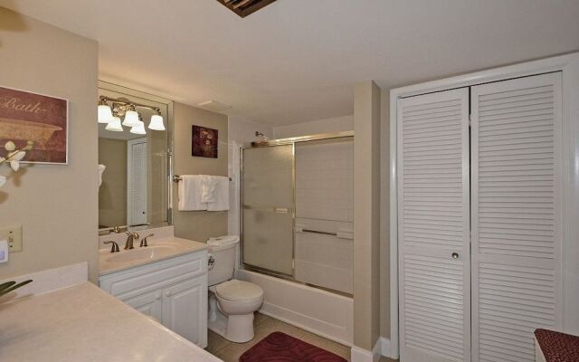 Shoreline 3036 Condo by RedAwning